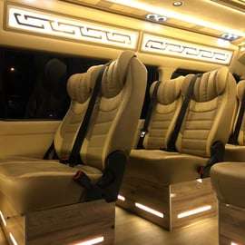 SG Translado privado do aeroporto / cruzeiro num Minibus de 13 lugares
