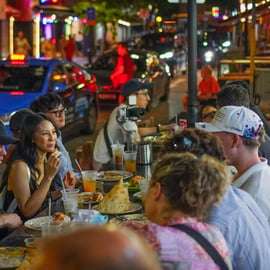 Singapura: Tour guiado de comida de rua à noite