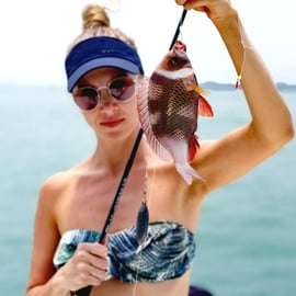 Participe da pesca em iate nas ilhas do sul de Cingapura
