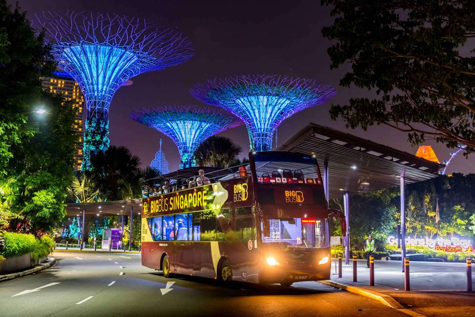 Singapura: Excursão noturna em autocarro aberto com guia de turismo