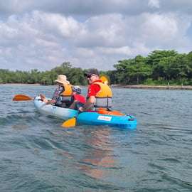 Caiaque em volta do Ketam em Pulau Ubin