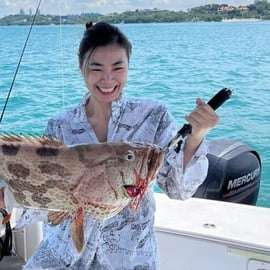 Participe da pesca em iate nas ilhas do sul de Cingapura