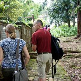 Excursão a pé de 2,5 horas em Singapura: Sepulturas, armas e batalhas