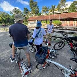 Tour de bicicleta Brompton em Singapura a partir do Rail Corridor, com comida!