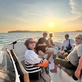 Passeio de lancha rápida pelas ilhas do sul de Singapura: emoção e relaxamento