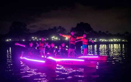 Singapura: Passeio de caiaque noturno com LED no Parque Pasir Ris com mexilhões