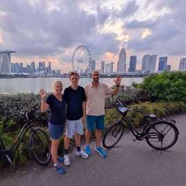 Singapura: passeio de bicicleta ao pôr do sol com experiência gastronómica Hawker