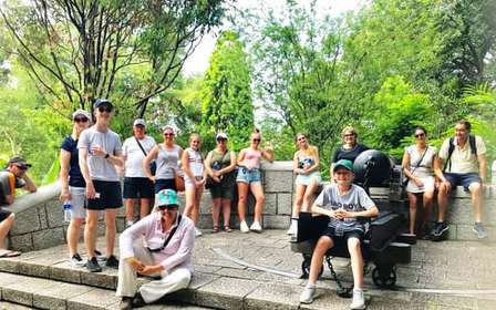 Excursão a pé de 2,5 horas em Singapura: Sepulturas, armas e batalhas