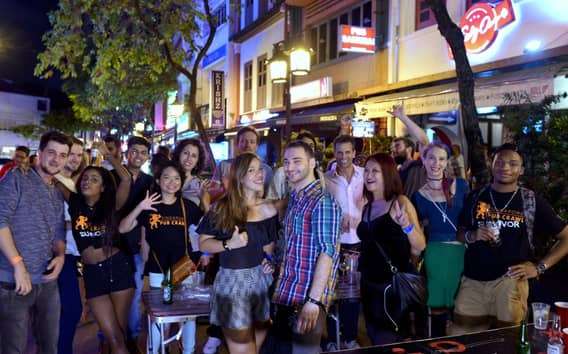 Singapore Pub Crawl - Diverte-te como um local