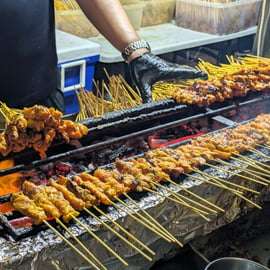 Excursão de comida de rua de Singapura com um ex-chef (mais de 12 degustações)