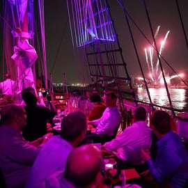 Buffet de jantar City Lights com vinho e cerveja à vontade