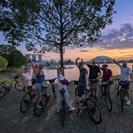 Singapura: passeio de bicicleta ao pôr do sol com experiência gastronómica Hawker