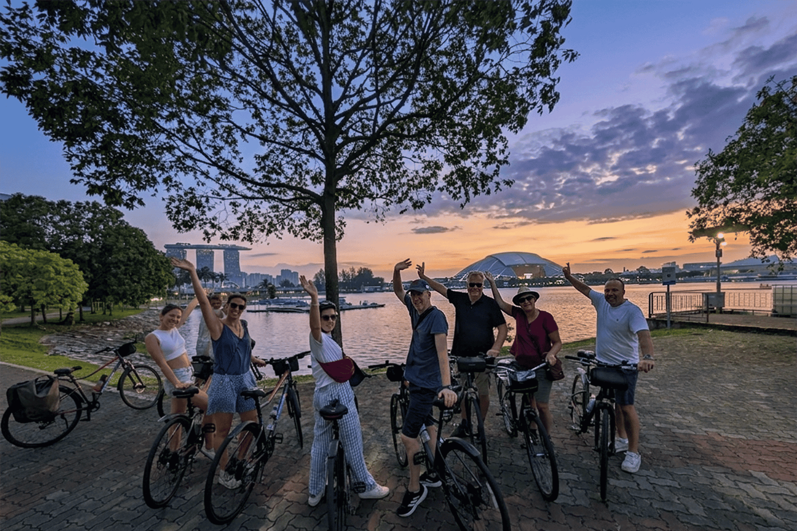 Singapura: passeio de bicicleta ao pôr do sol com experiência gastronómica Hawker