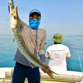 Participe da pesca em iate nas ilhas do sul de Cingapura