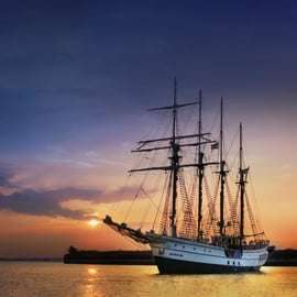 Cingapura: Cruzeiro em um navio alto ao pôr do sol com refeição de 4 pratos