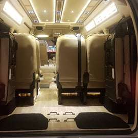 SG Translado privado do aeroporto / cruzeiro num Minibus de 13 lugares