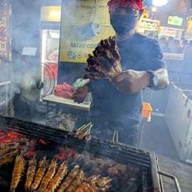 Excursão de comida de rua de Singapura com um ex-chef (mais de 12 degustações)