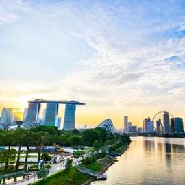 Singapura: Excursão noturna em autocarro aberto com guia de turismo