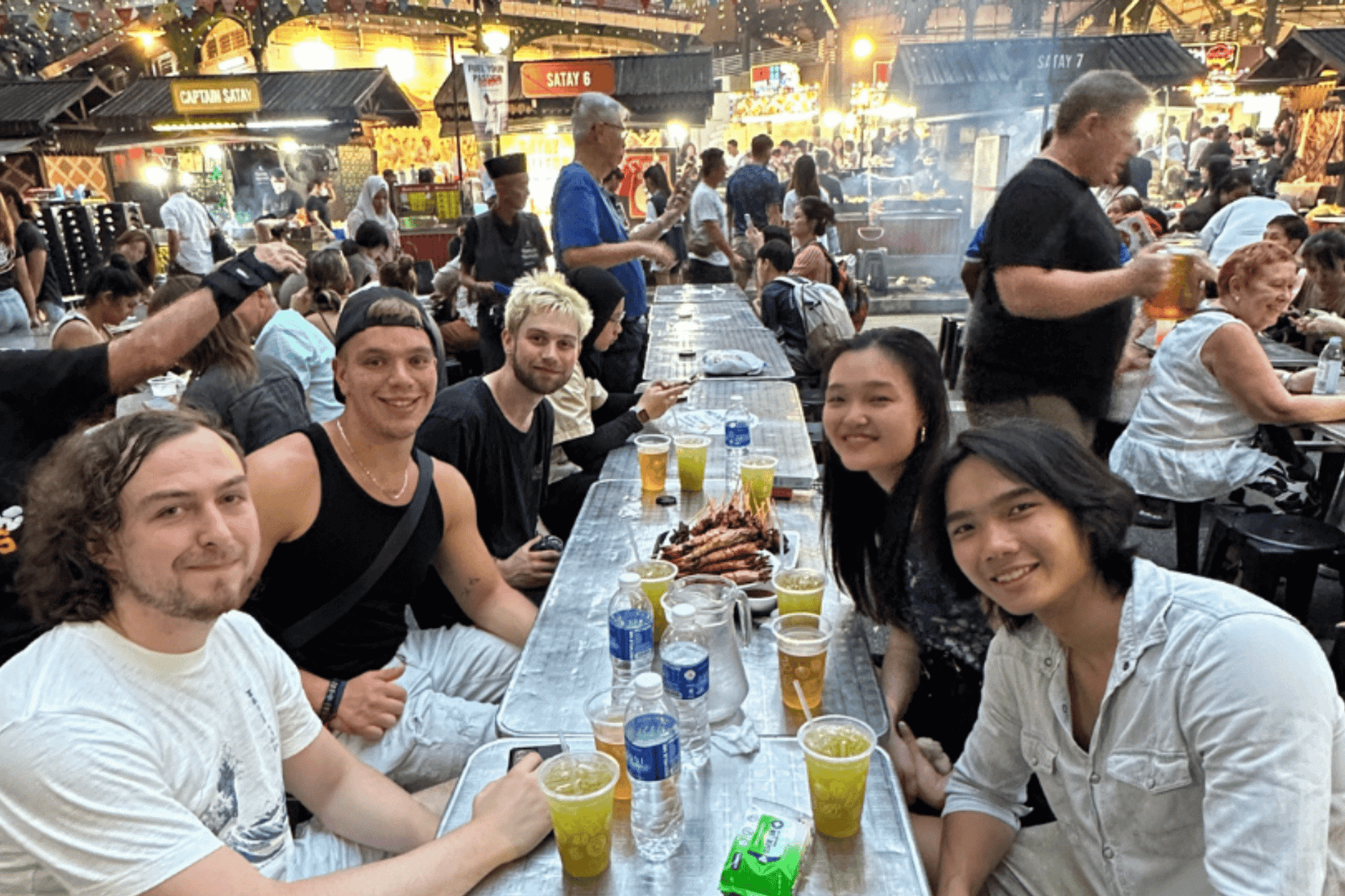 Tour noturno urbano exclusivo: comida de rua ao pôr do sol em Singapura