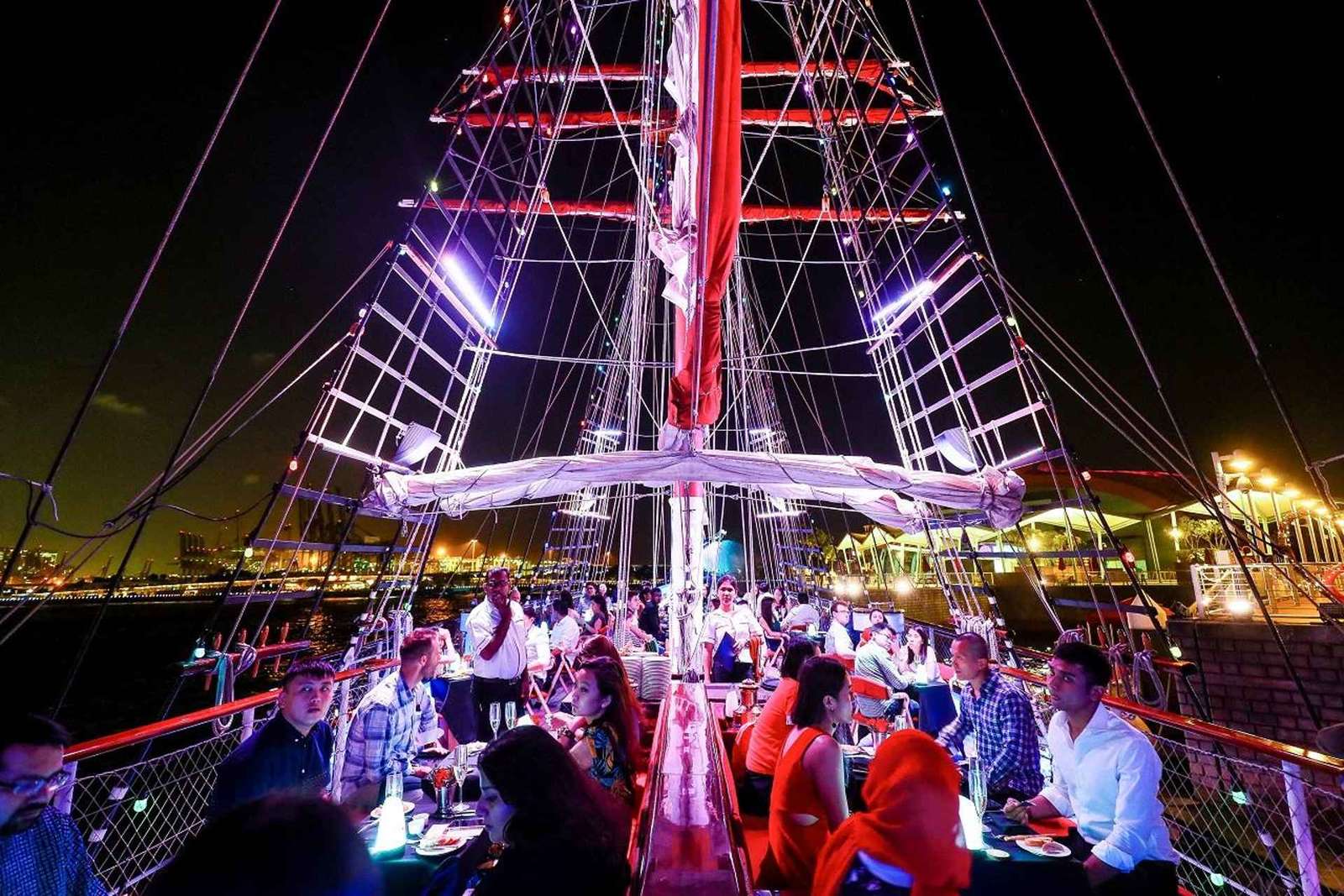 Buffet de jantar City Lights com vinho e cerveja à vontade