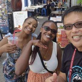 Passeio pelo património de Chinatown e degustação de comida de rua (grupo pequeno)